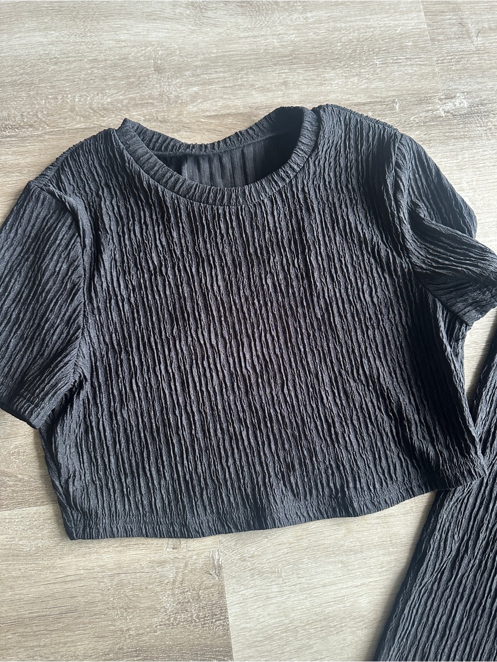 Black Textured Crop Top & Wide-Leg Pants Two-Piece Set - Picture 2 of 4